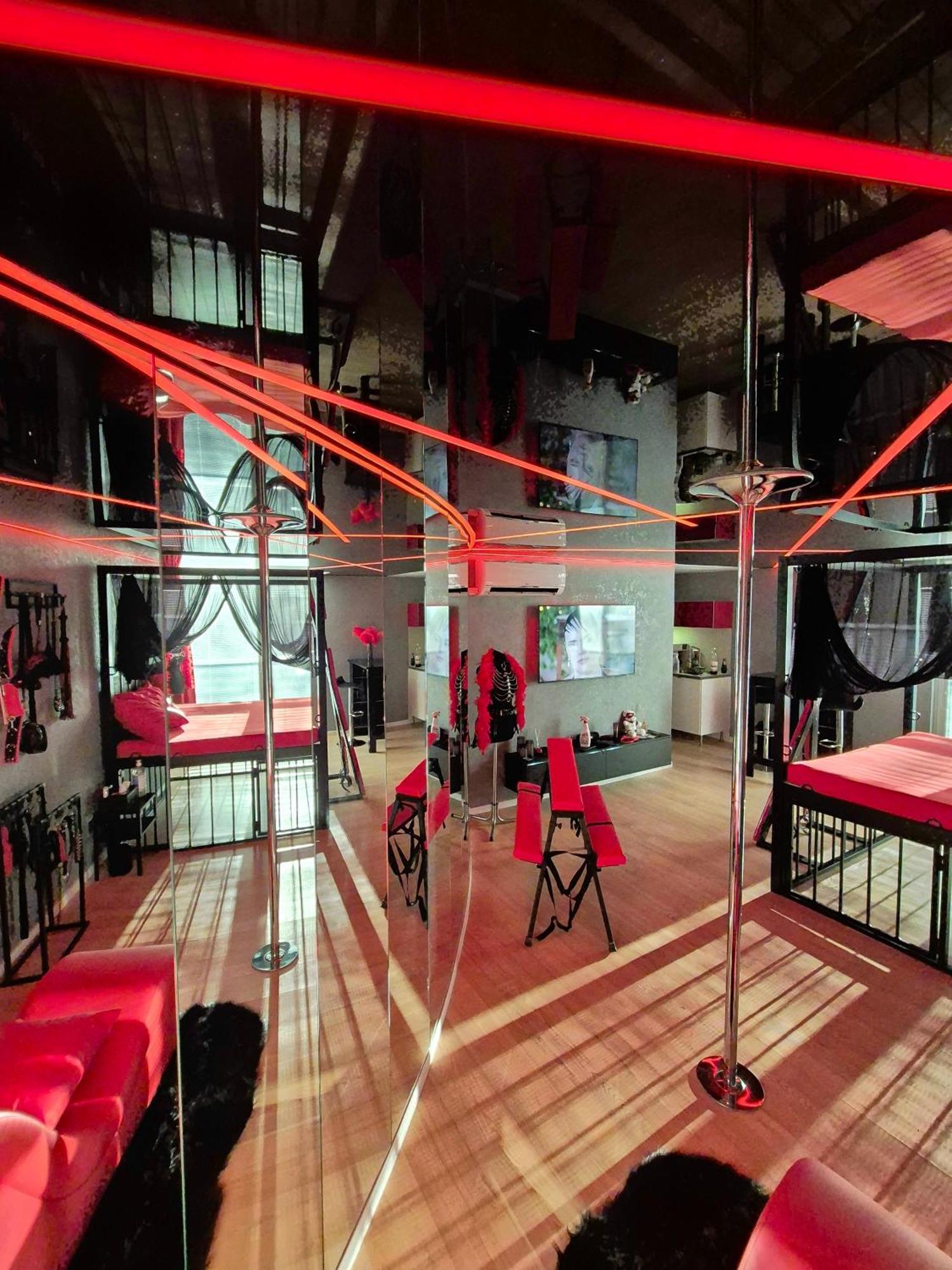Bdsm Apartman V Bratislave -Adults Only Pressburg Exterior foto